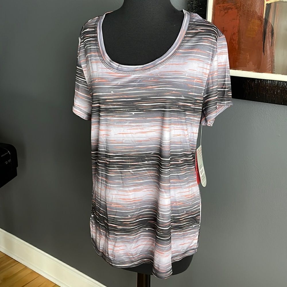 Exertek gray/peach broken line short sleeve silky workout tee. NWT. XL.